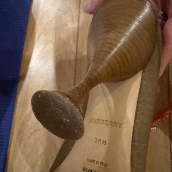 Burberry heels - Picture 4 of 4